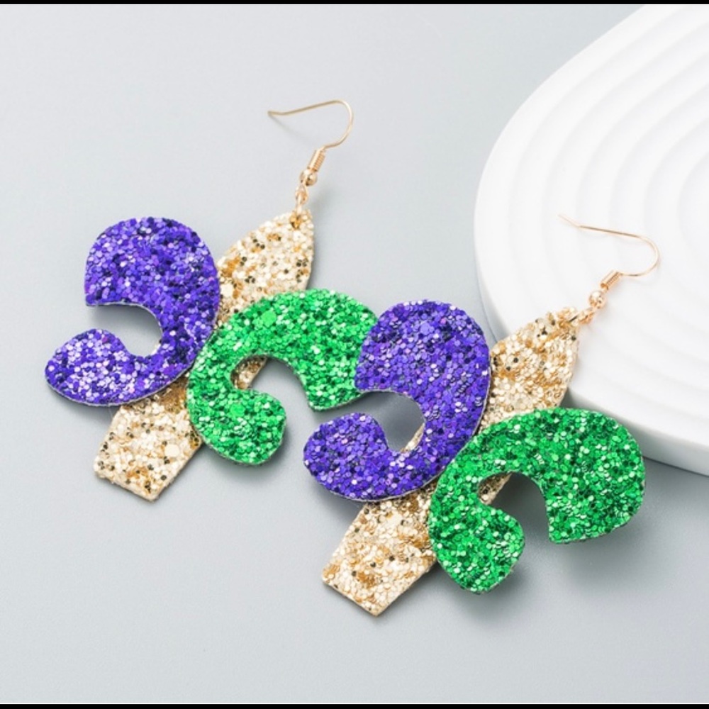 2 for $12 Mardi Gras big dangling earrings! 💜💚💛 Perfect gift! 2 pair for $12